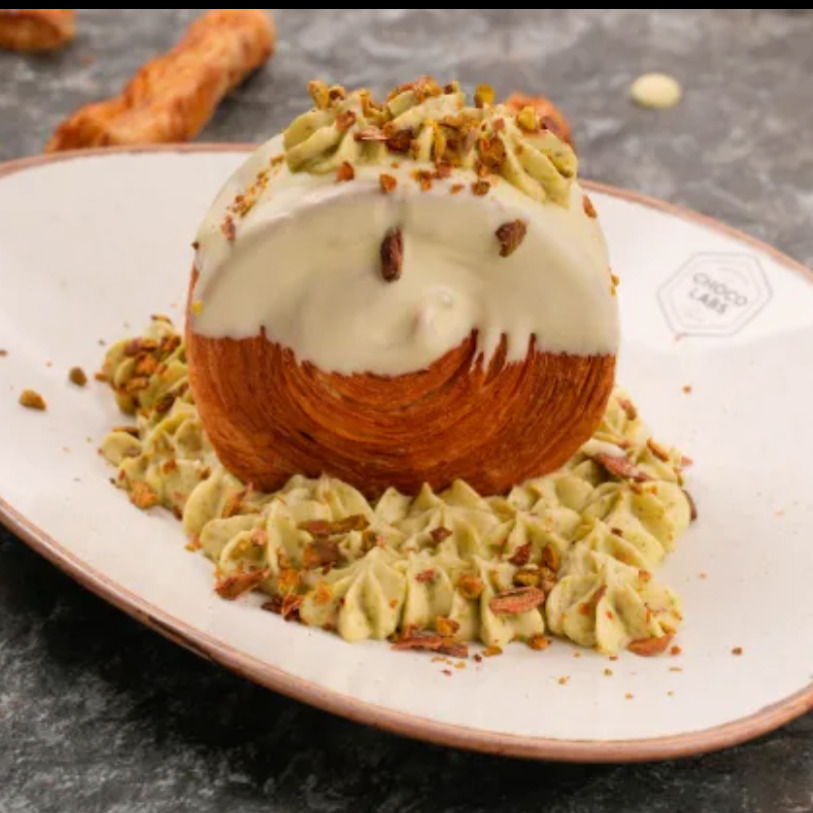 Antep Fıstıklı Chocoroll Kruvasan