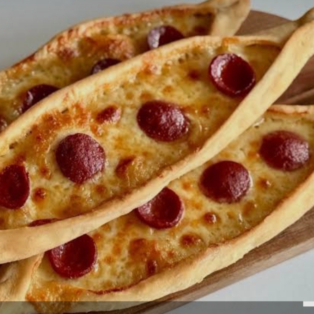Kaşarlı Sucuklu Güveç pide
