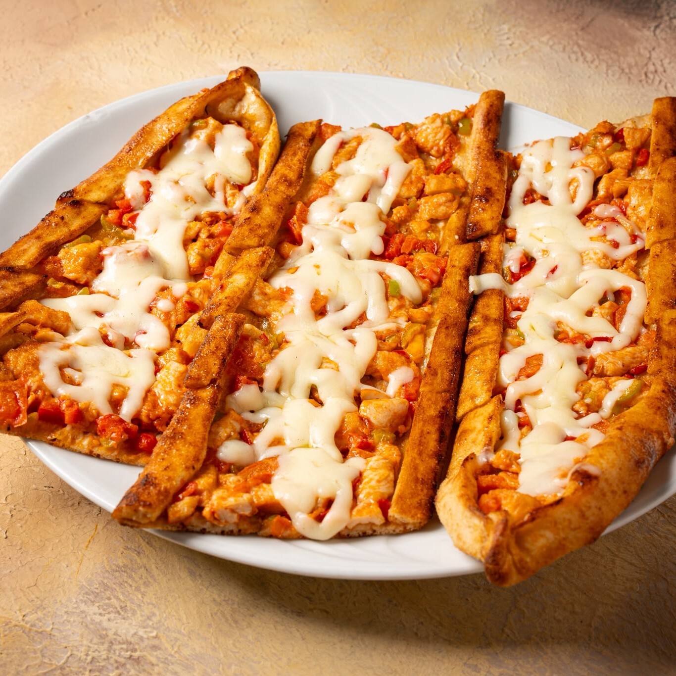 Tavuklu Kaşarlı Pide