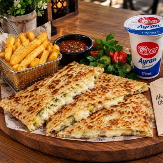 Kaşarlı Gözleme + Patates Kızartması +Ayran +tatlı