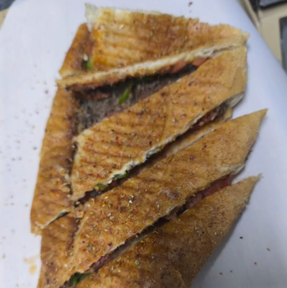 Yarım Kavurmalı Tost Menü