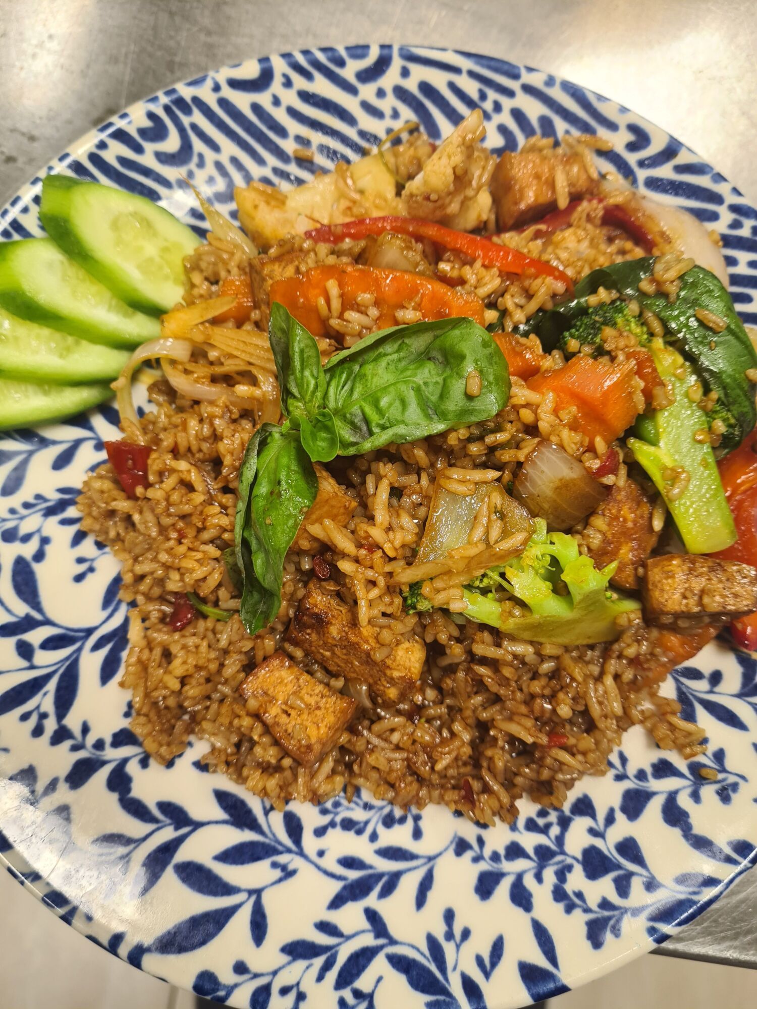 Fesleğenli Kızarmış Pilav (Tavuk) - Krapow Fried Rice (Chicken)