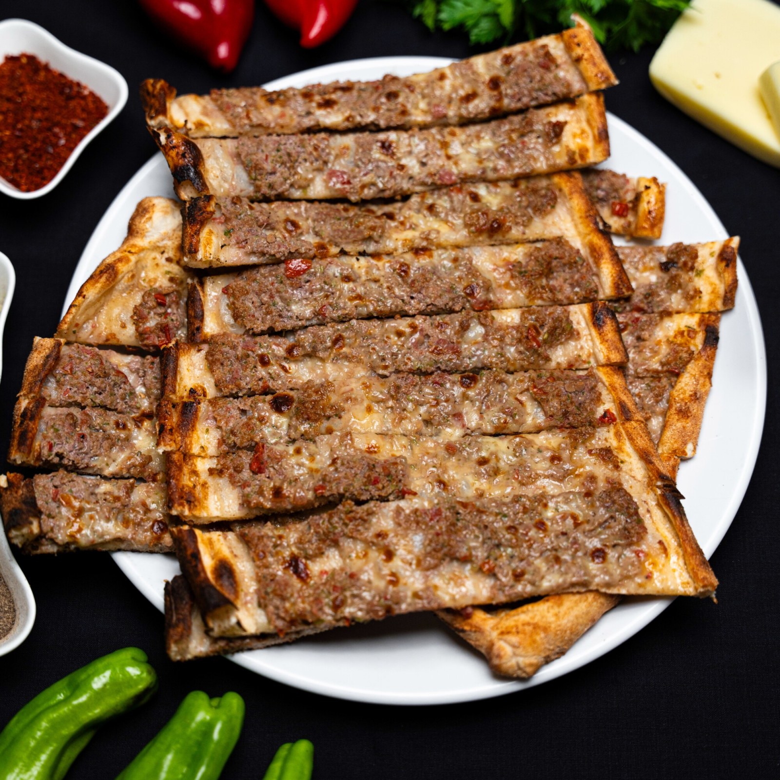 Kıymalı Kaşarlı Pide