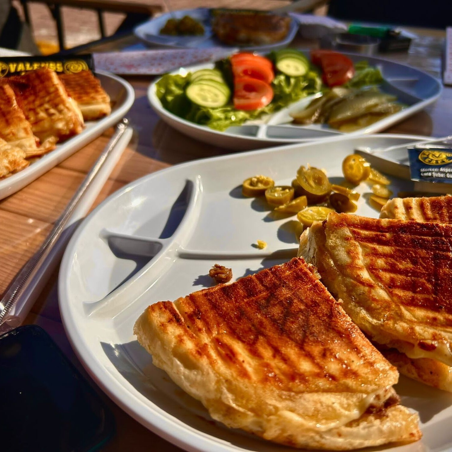Üç Peynirli Bazlama Tost