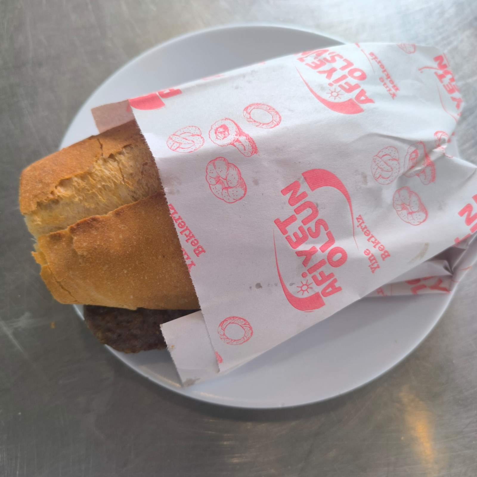 Köfte Yarım Ekmek Arası 1 Porsiyon 150 Gr