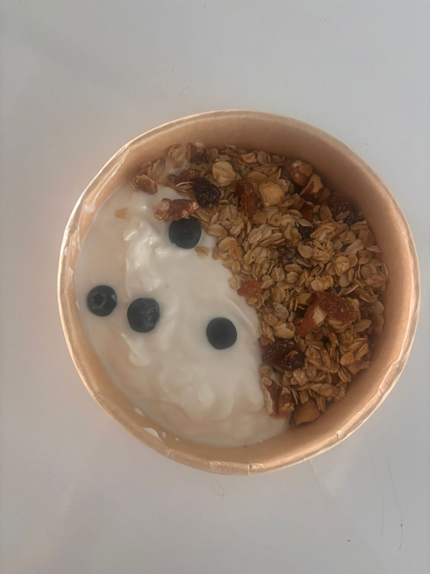 Ev Yapımı Granola 150gr yogurt ile servis edilir