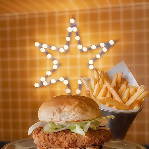 Efsane Coni Çıtır Vegan Burger & Patates Kızartması