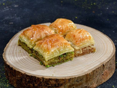 Karışık Baklava (Büyük Tepsi) (3.3 - 3.5 kg)