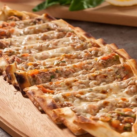 Kuşbaşılı Kaşarlı Pide