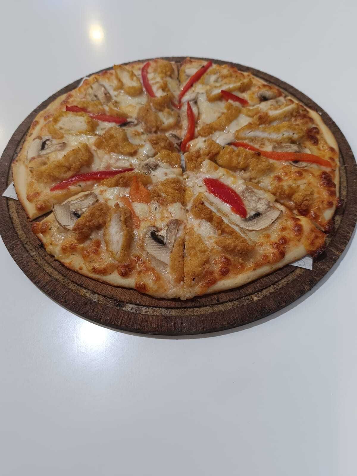 Tavuklu Pizza (Orta)