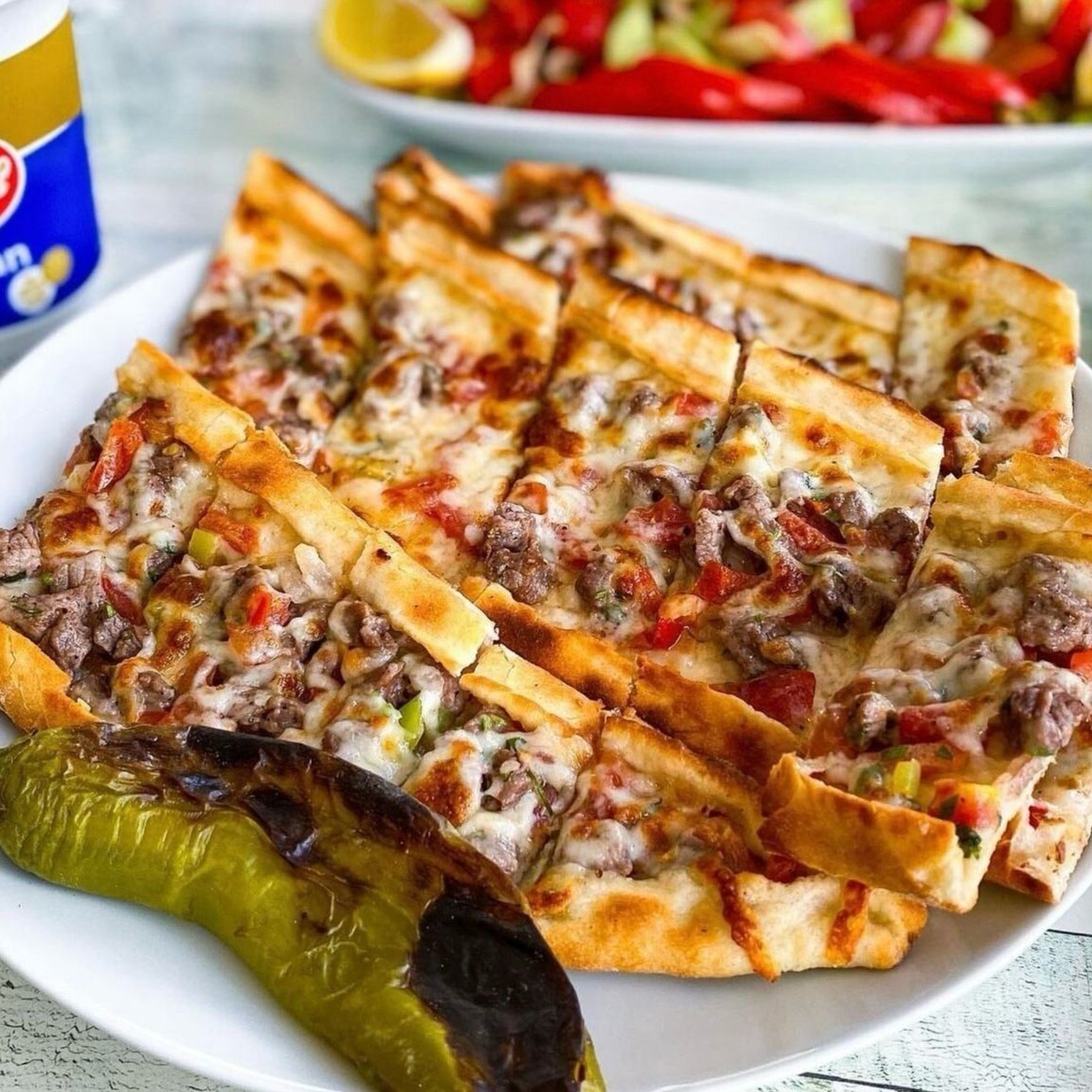Kuşbaşılı Kaşarlı Pide