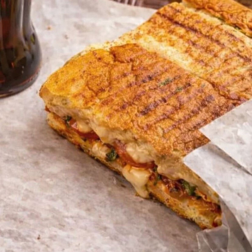 Yarım ekmeğe Karışık Tost