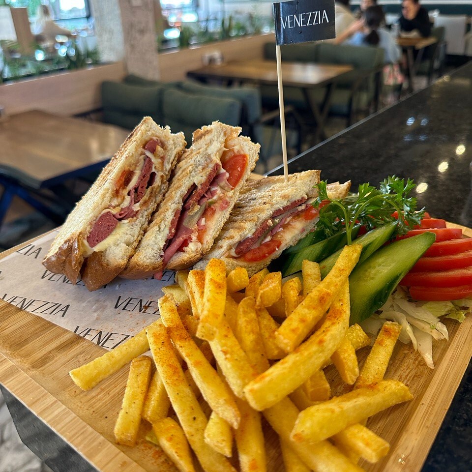 Ayvalık Tost