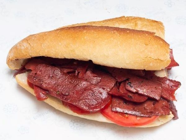Yarım Ekmek Arası Sucuk