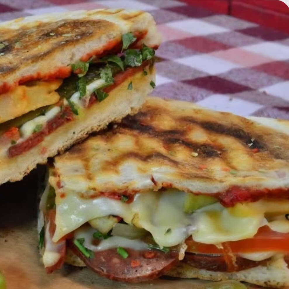 Yumurtalı Kavurmalı Bazlama Tost