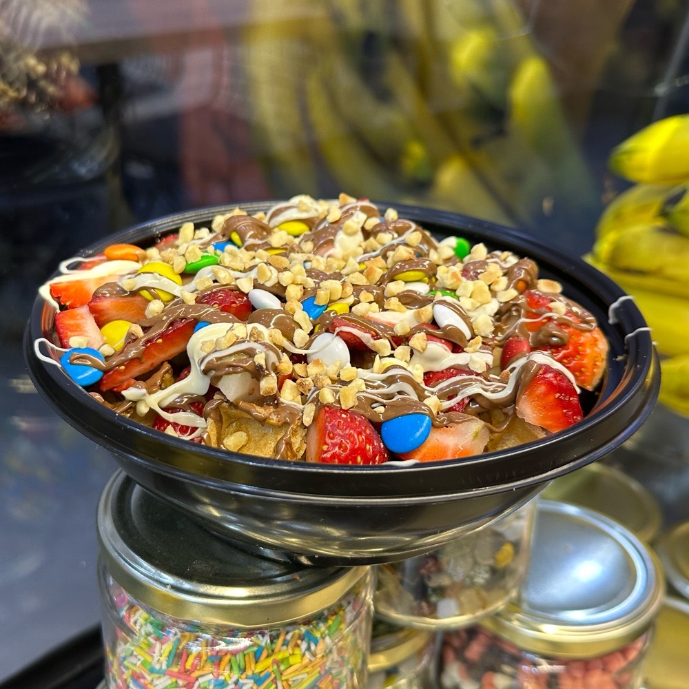 Bol Çikolatalı Mix Bowl Waffle +Coca Cola Menü