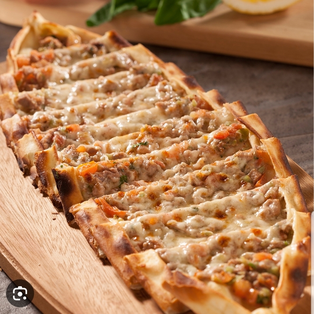Kuşbaşılı Kaşarlı Pide