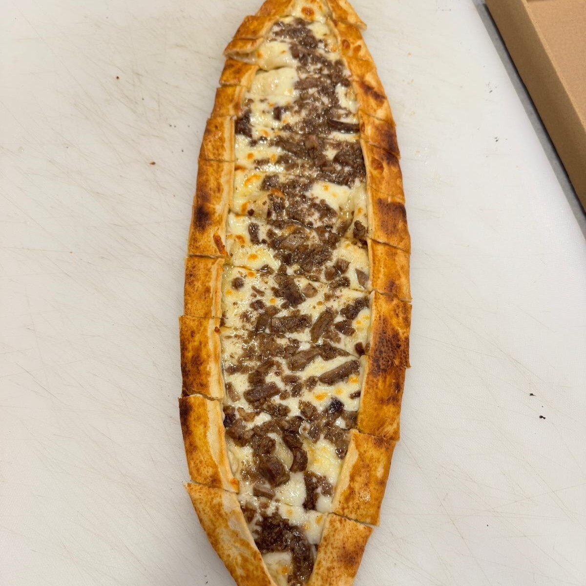 Kavurmalı Kaşarlı Pide