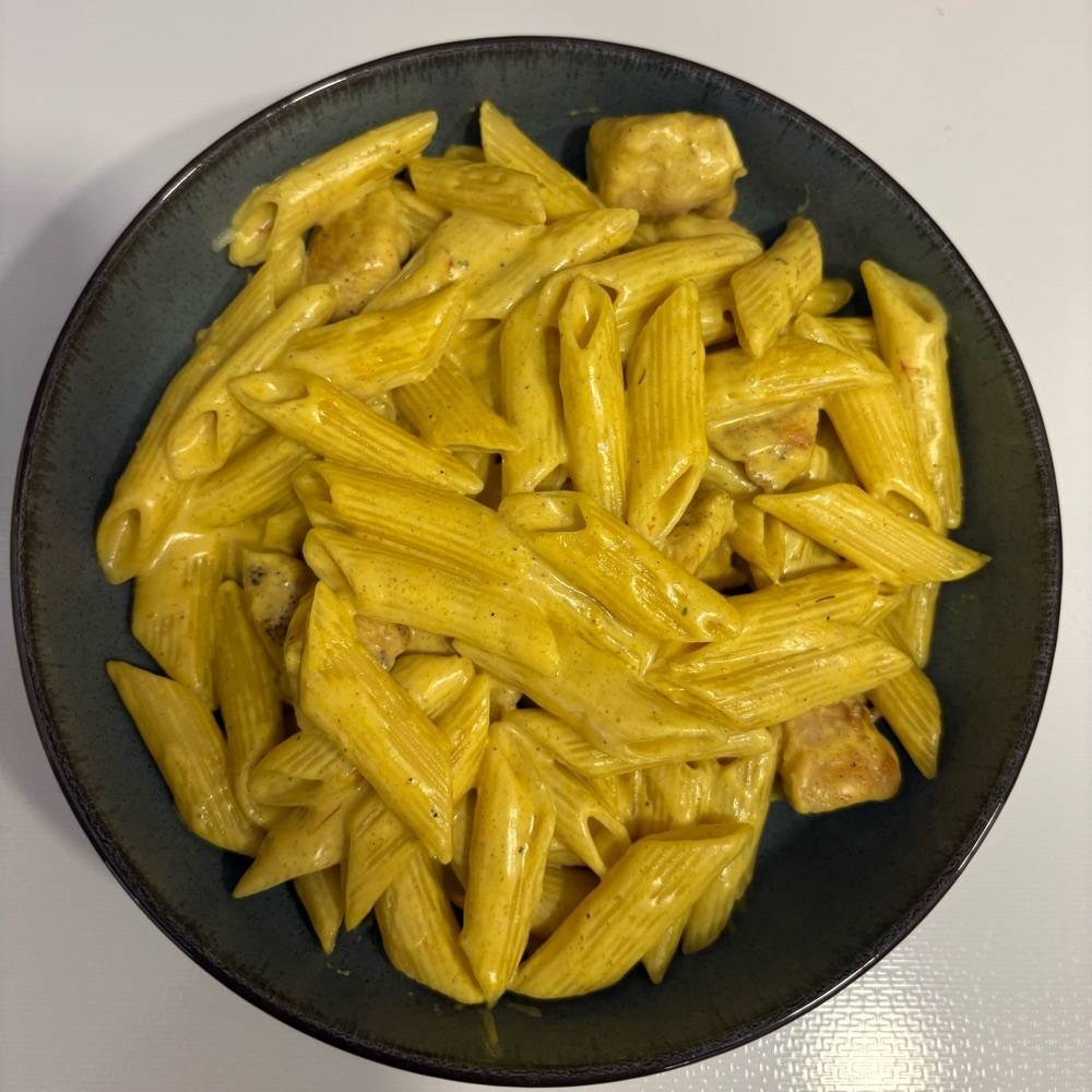 Köri Soslu Tavuklu Penne