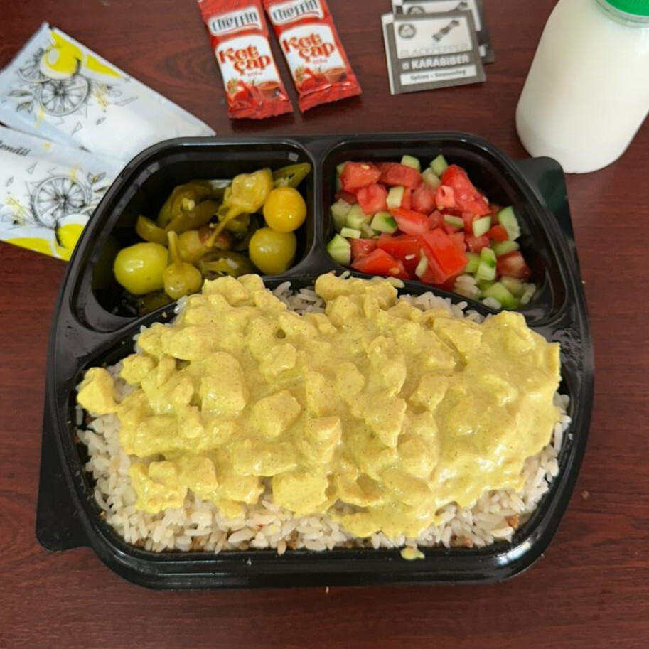 1 Körili Kremalı Tavuklu Pilav + Ayran + Salata