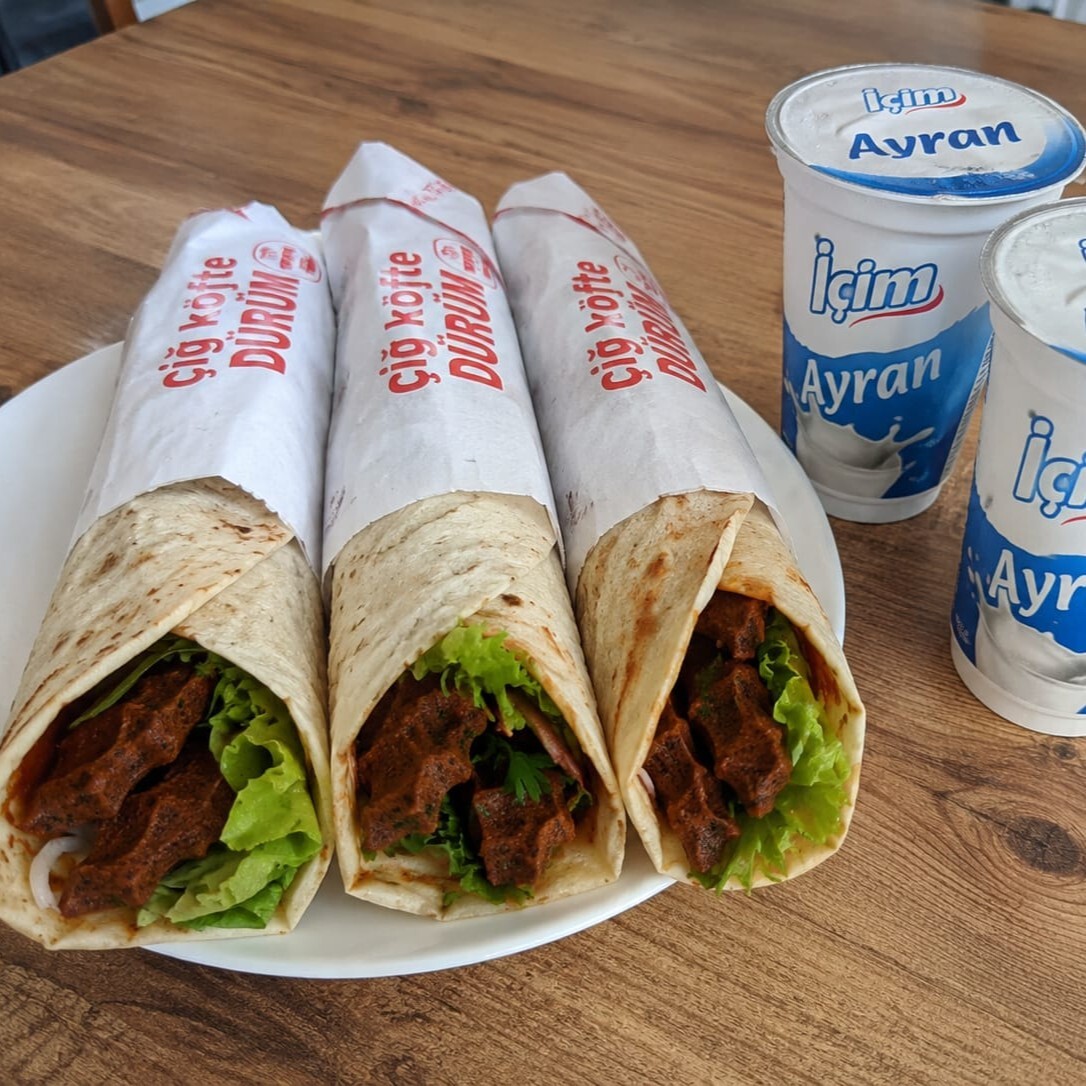 Dürüm Menü 3 Çiğ Köfte Dürüm + 2 Ayran (20 cl)