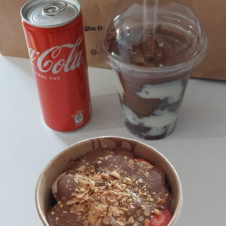 Cake Bean + Chocolate Cup + Coca Cola (Tatlı Çikolata)