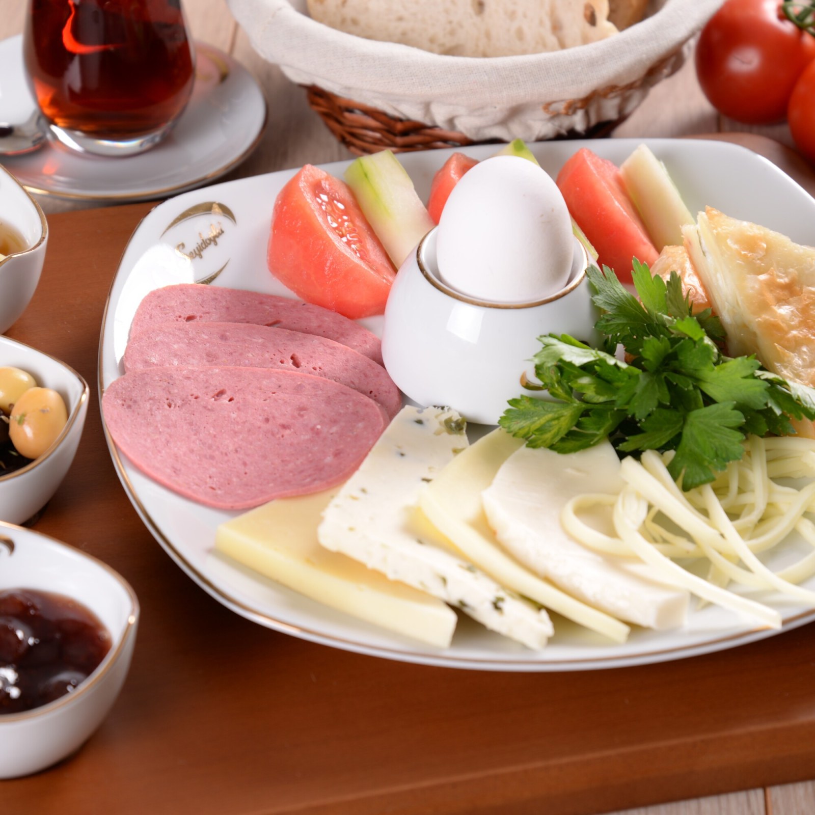 Sıcak Kahvaltı Tabağı