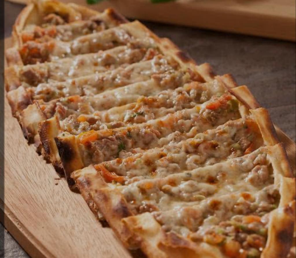 Kuşbaşılı Kaşarlı Pide