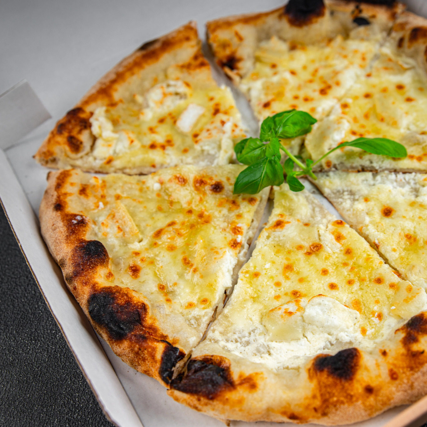 3 Peynirli Atak Pizza (Orta) +Coca Cola 330 ml Menü