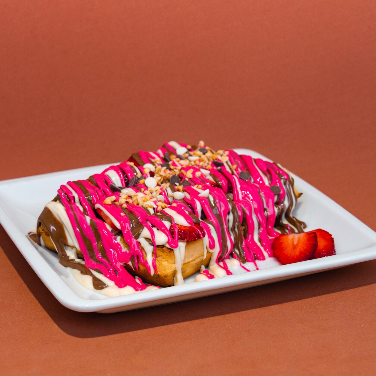 Frambuaz Soslu Klasik Waffle (Standart Hamur)