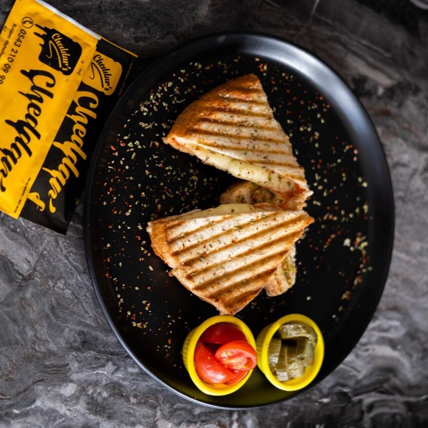 Sucuklu Yumurtalı Tost