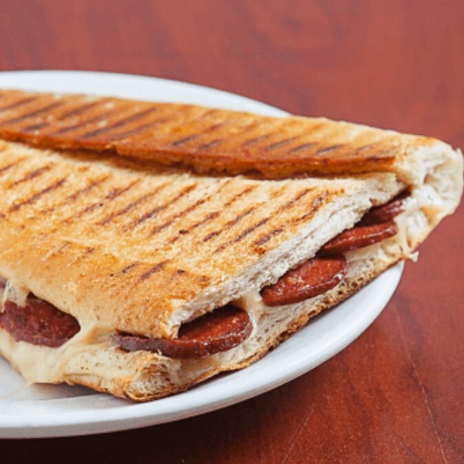 Bütün ekmek arası tost