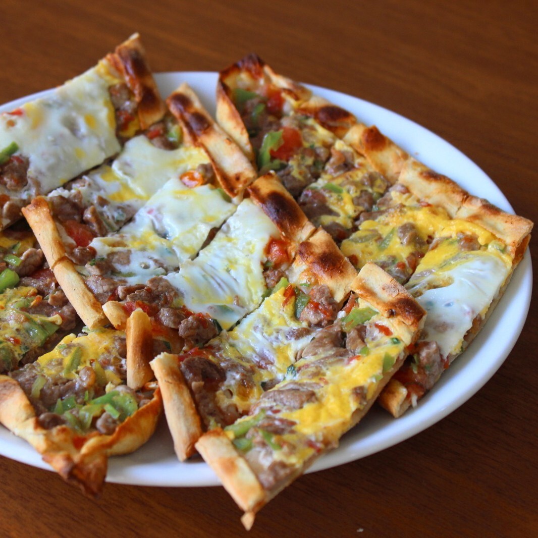 Kuşbaşı Kaşarlı Yumurtalı Pide