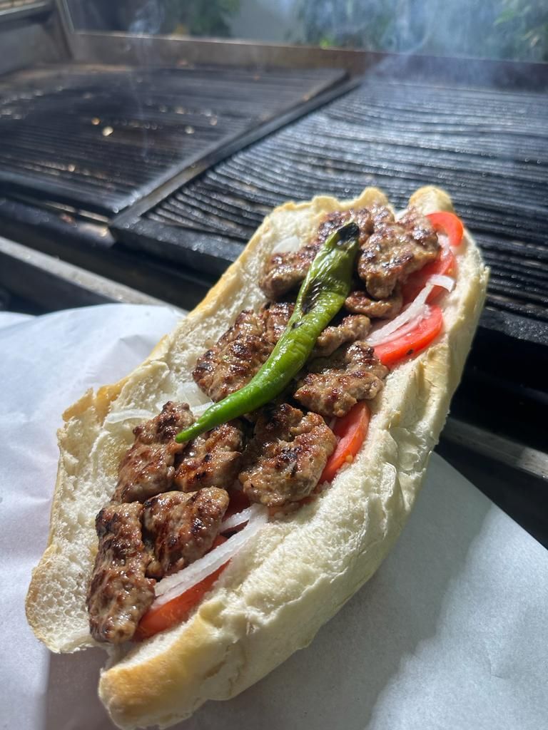 Tam Köfte Ekmek