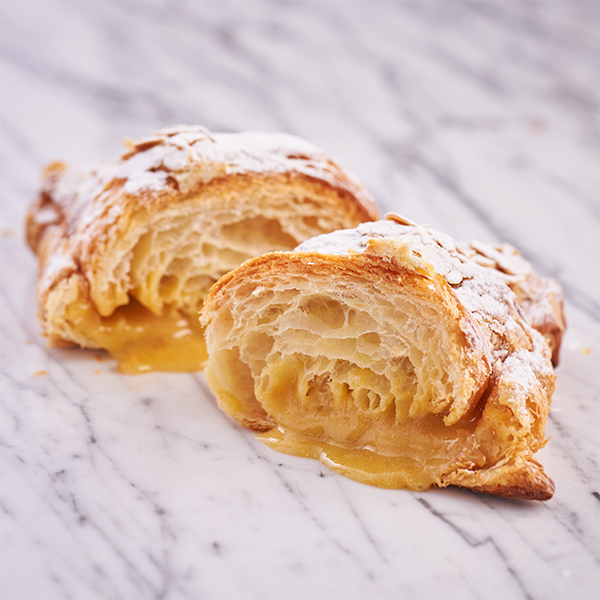 Badem Kremalı Croissant