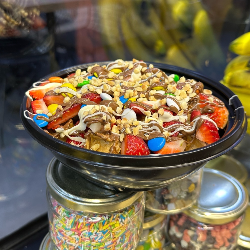 Orman Meyveli Mix Bowl Waffle+Coca Cola Menü