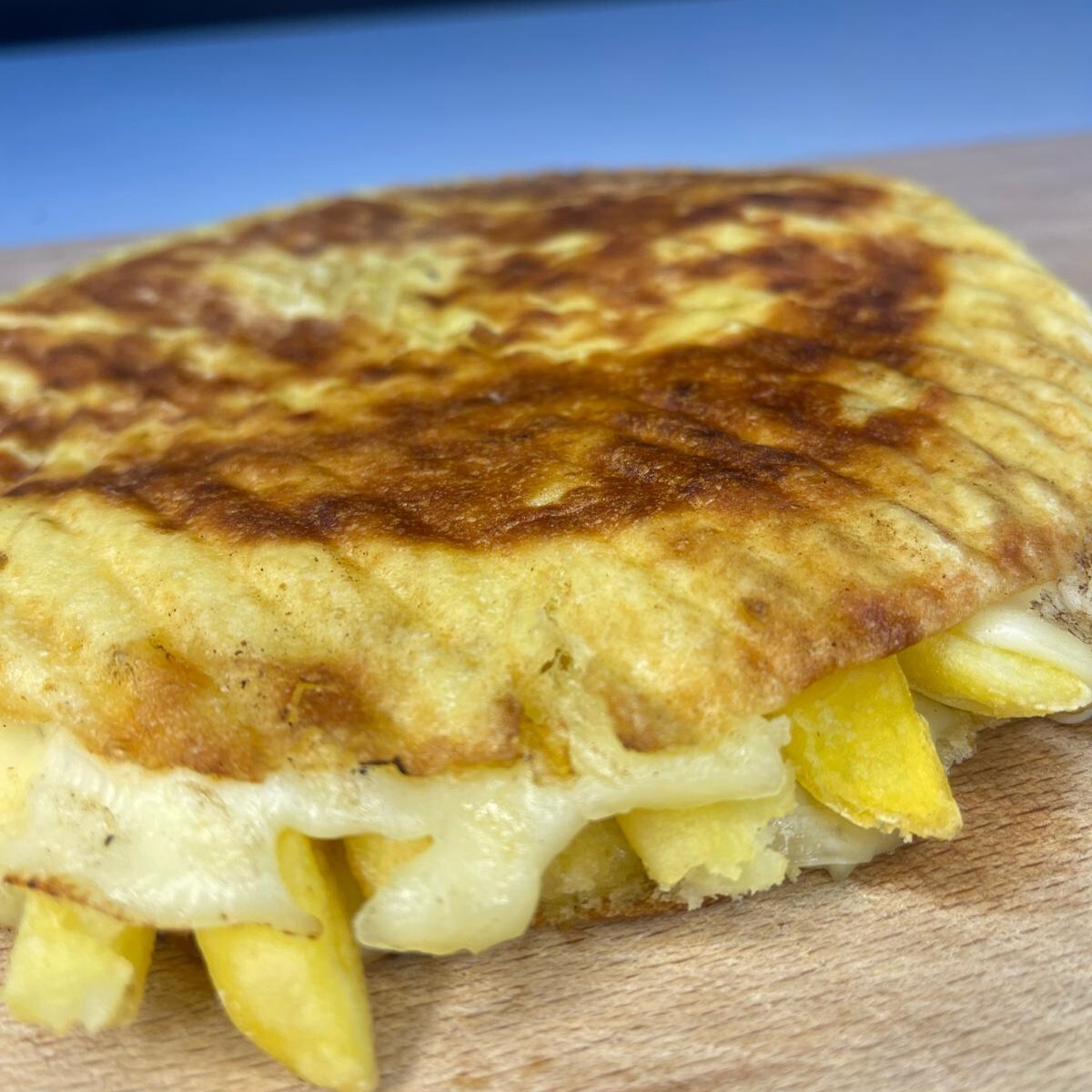 Bazlama Patates-Kaşarlı Tost