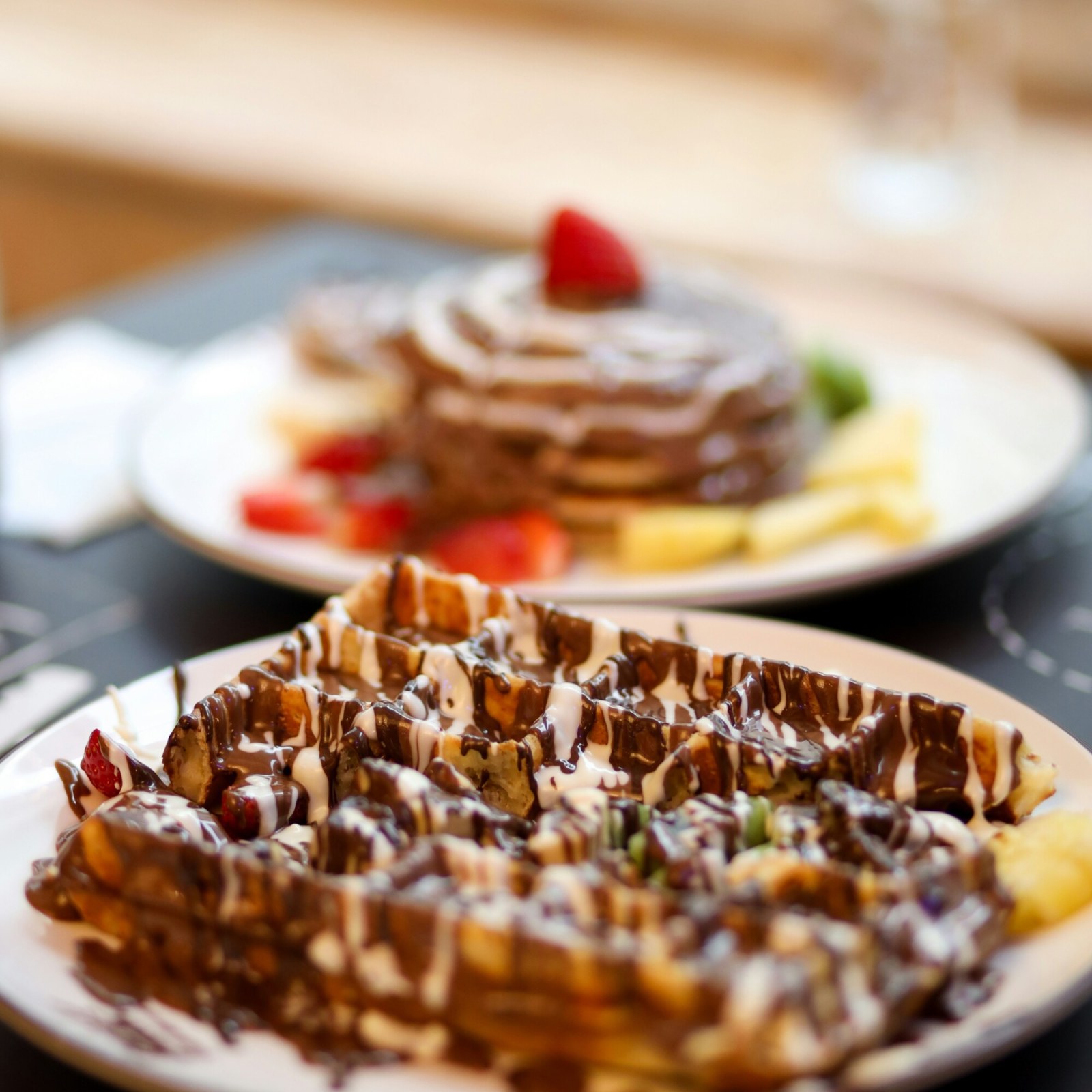 2 Adet Waffle (Sütlü, Beyaz, Bitter, Karamel, Frambuaz Çikolatalı)