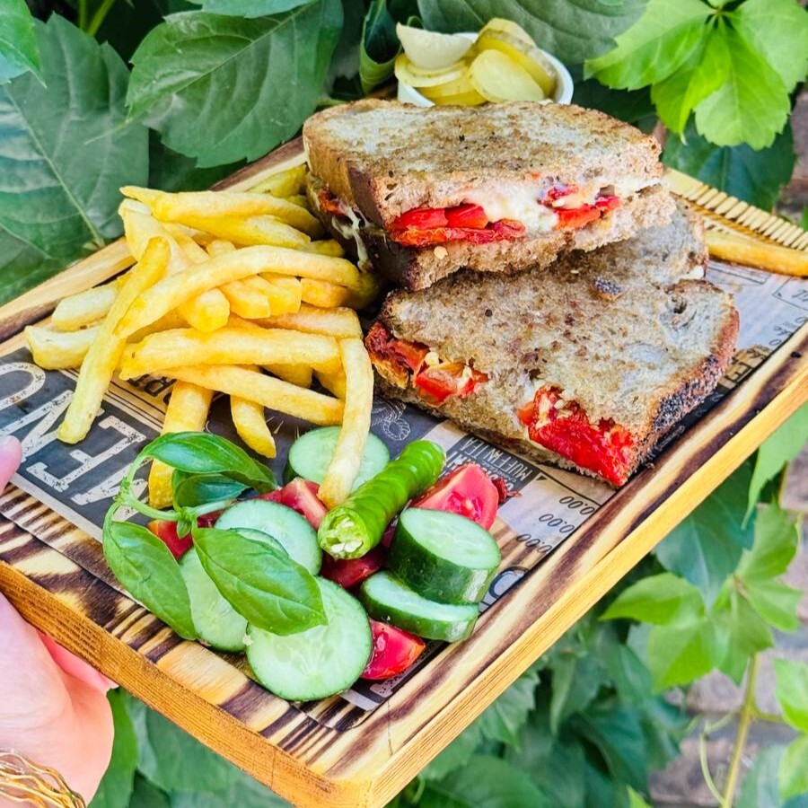 Kuru Domatesli Tost