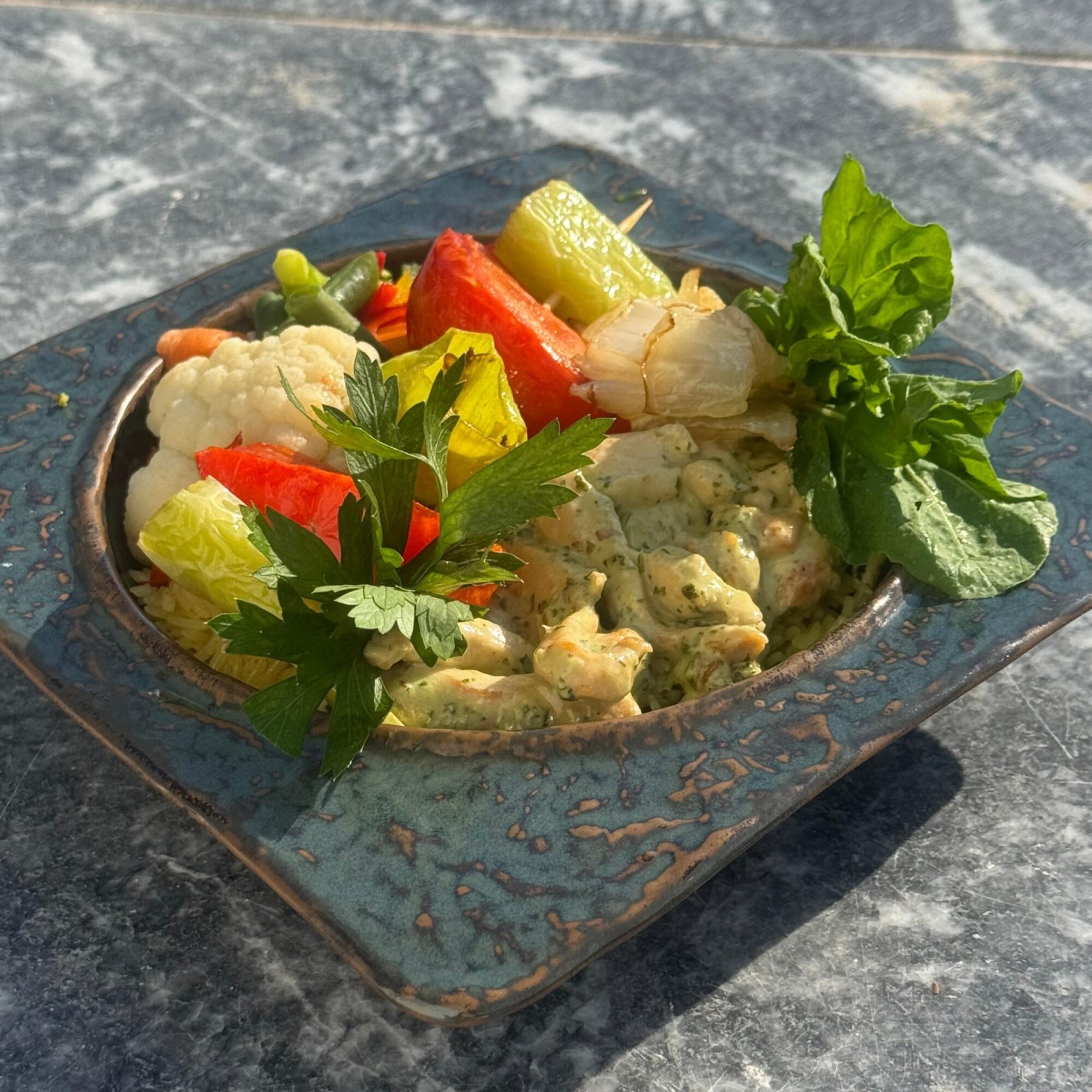 Fesleğen Soslu Bowl
