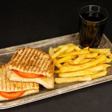 Domatesli Kaşarlı Tost Menü
