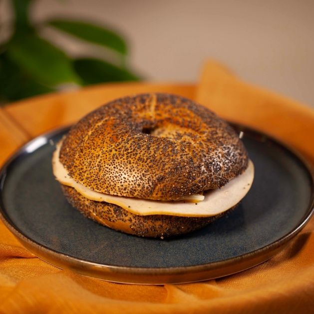 Hindi Fümeli Bagel Sandviç