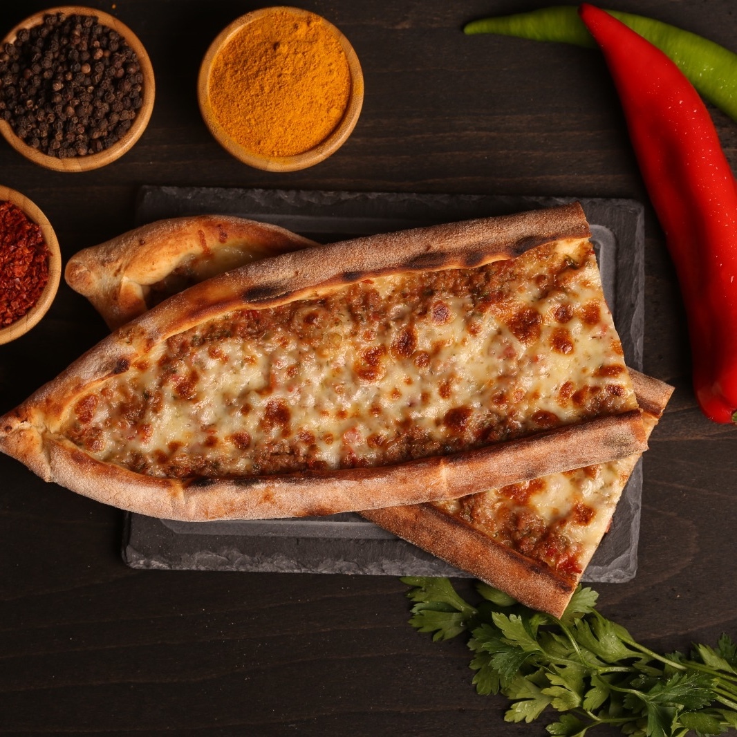 Kıymalı Yumurtalı Pide Menü