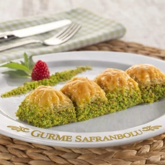 Fıstıklı Kuru Baklava (1 kg)
