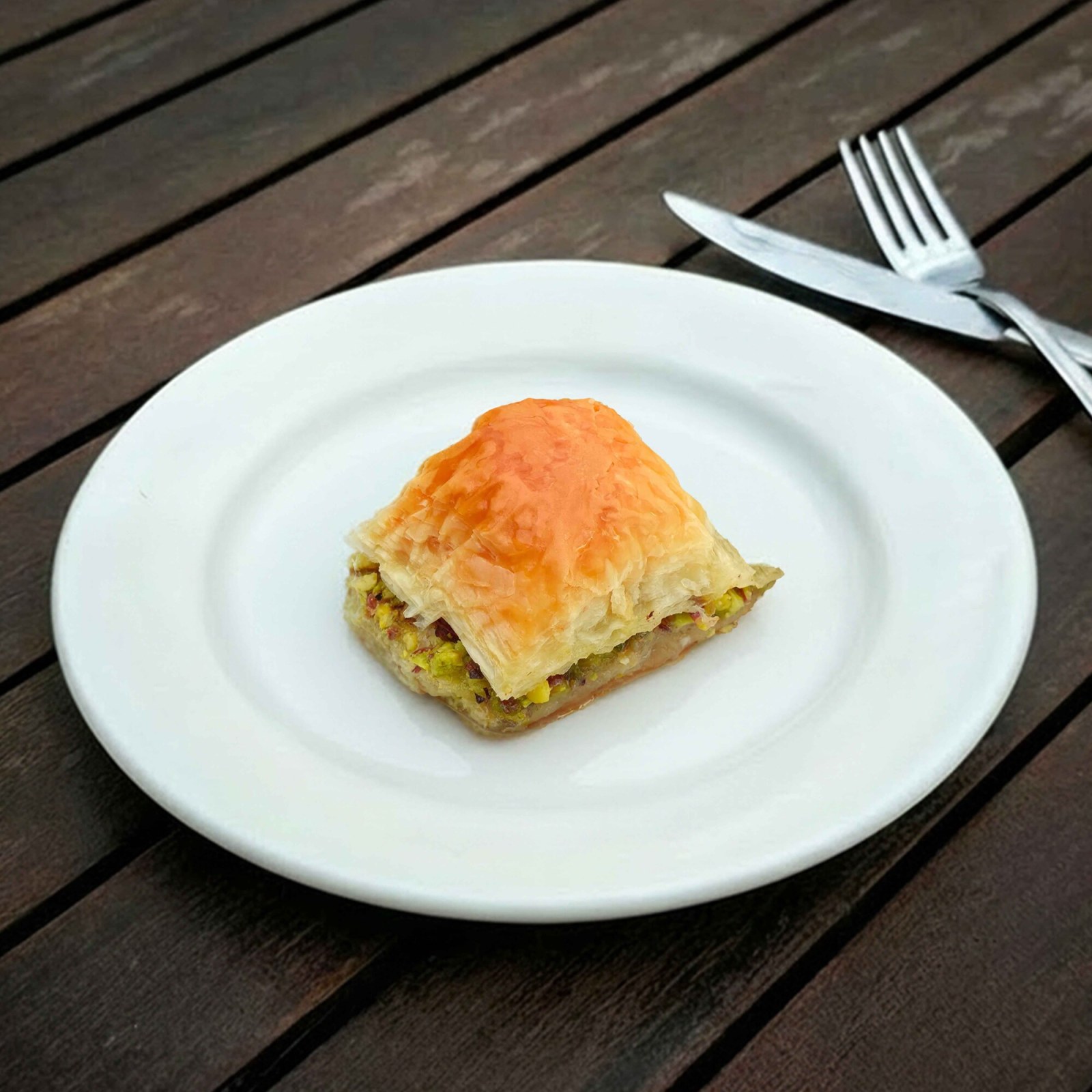 Fıstıklı Özel Kare Baklava (Yarım Porsiyon)