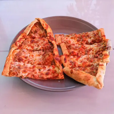 Kuşbaşılı Kaşarlı Pide