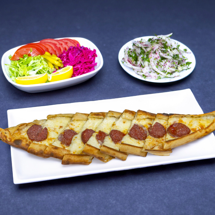 Sucuklu Kaşarlı Pide