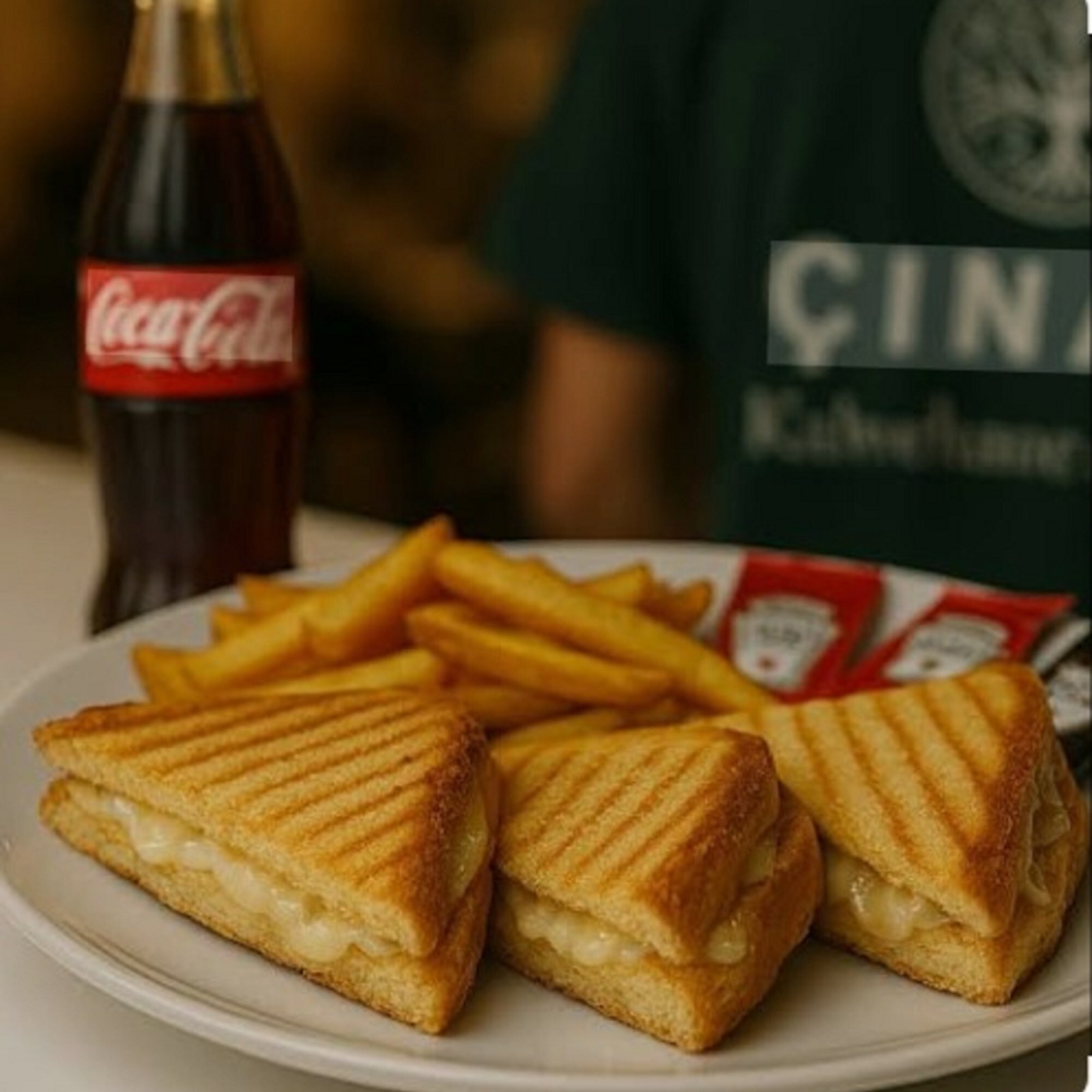 Kaşarlı Tost Menü