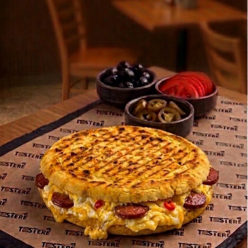 Bazlama Yumurtalı Sucuklu Tost