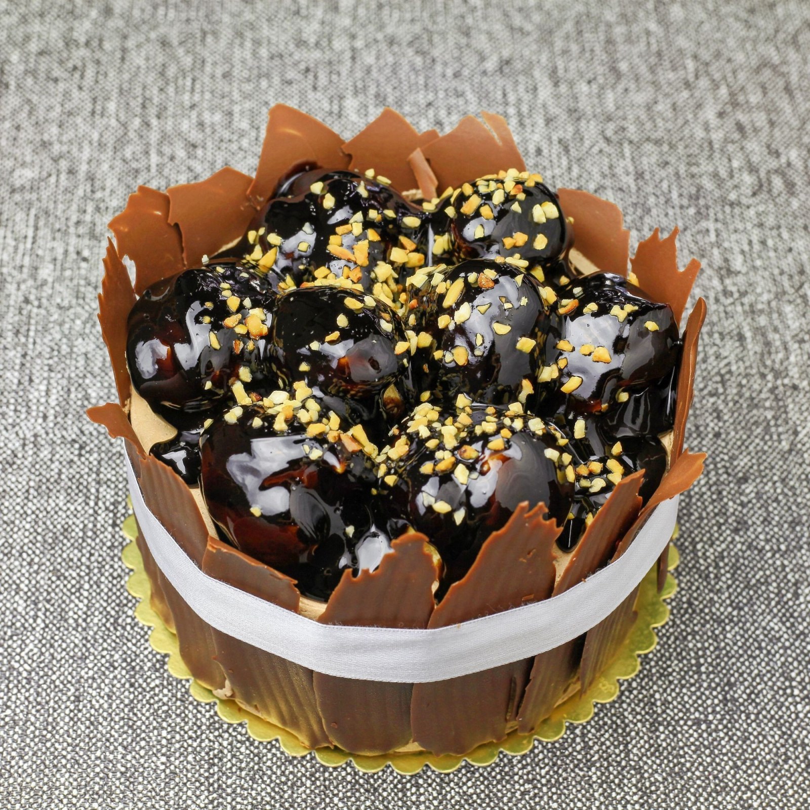Profiterol Çikolata Yaş Pasta(8 Kişilik)